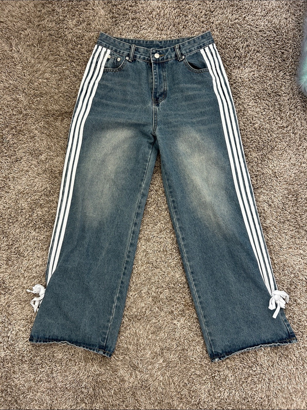 Source Unknown Blue Denim Wide-Leg Jeans with White Side Stripes